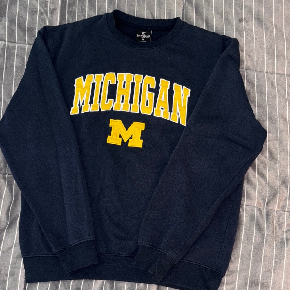 Colosseum Michigan Men's Black and Gold Crewneck Sweater